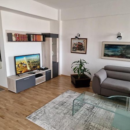 Fabulous Family Apartment, Beverly Hills Mall Area Скопье Экстерьер фото
