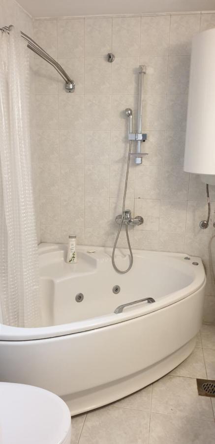 Fabulous Family Apartment, Beverly Hills Mall Area Скопье Экстерьер фото